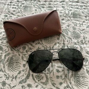 Ray-Ban Black Aviator Sunglasses with Brown Case